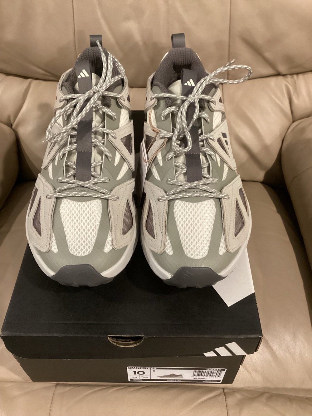 New Men’s Gray and White Trail Sneakers
